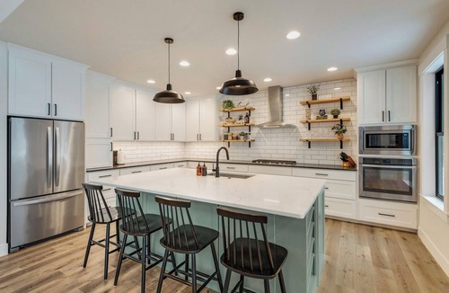 Deer Park House | Towering Windows, Hot tub, Waterpark