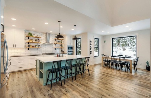 Deer Park House | Towering Windows, Hot tub, Waterpark