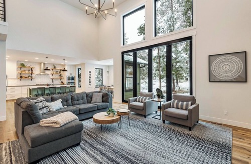 Deer Park House | Towering Windows, Hot tub, Waterpark