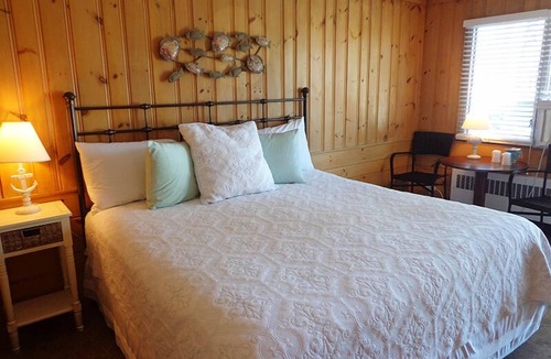 Falmouth Hotel | Town & Beach Motel