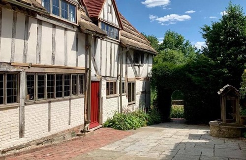 East Grinstead Cottage | Town Centre Cottage Stay