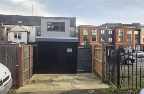 Newbury Apartment | Town Centre Modern 1 Bed self-contained Apartment