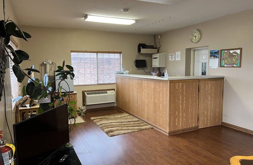 Clinton Hotel | Town & Country Motel