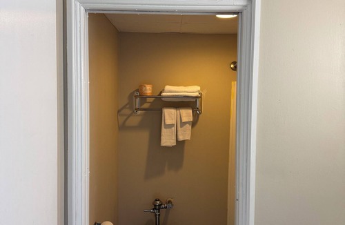 Clinton Hotel | Town & Country Motel