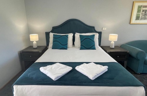 Forbes Hotel | Town & Country Motor Inn