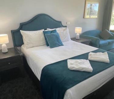 Forbes Hotel | Town & Country Motor Inn