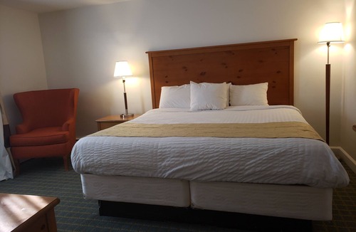 Seekonk Hotel | Town & Country