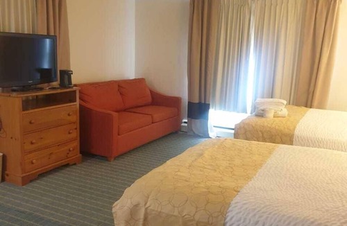 Seekonk Hotel | Town & Country