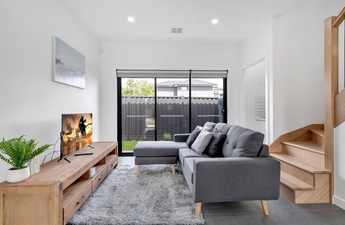 Broadmeadows House | Town House 2 Bedrooms