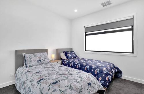Broadmeadows House | Town House 2 Bedrooms