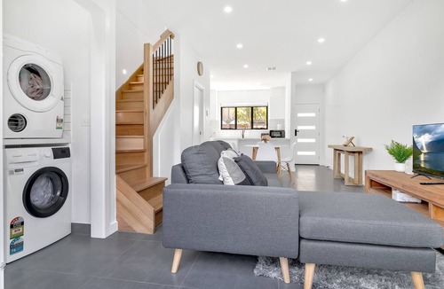 Broadmeadows House | Town House 2 Bedrooms