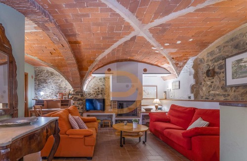 Vilamaniscle Apartment | Town house for eight people in Vilamaniscle