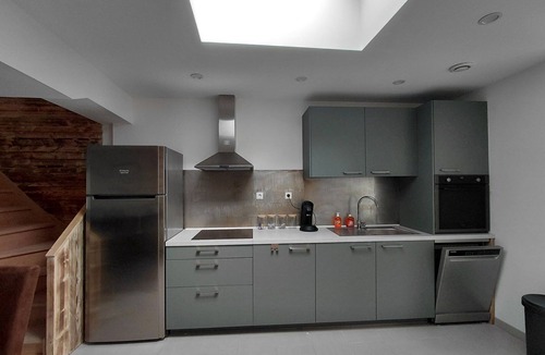 Watten House | Town house in a simple commune.