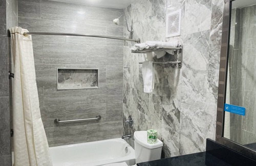 Bay City Hotel | Town House Motel