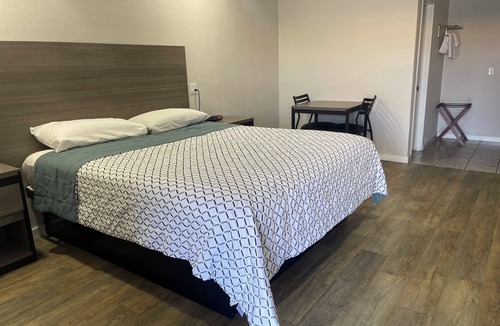 Sanger Hotel | Town House Motel