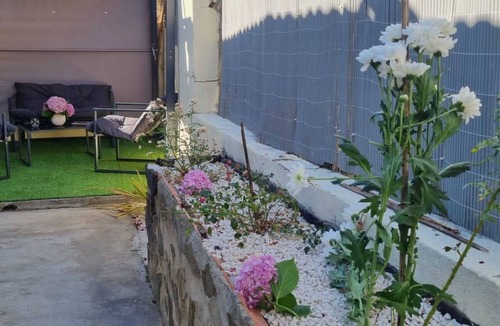 Prades House | Town house with garage