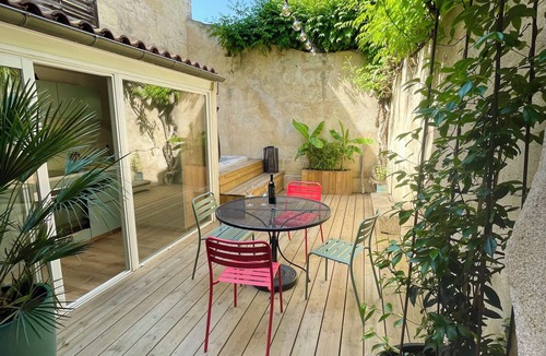 Nansouty-Saint-Genes House | Town house with jacuzzi and parking