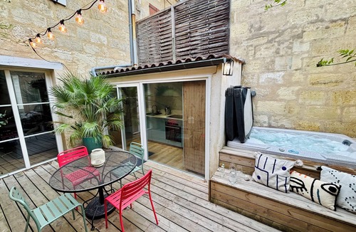 Nansouty-Saint-Genes House | Town house with jacuzzi and parking
