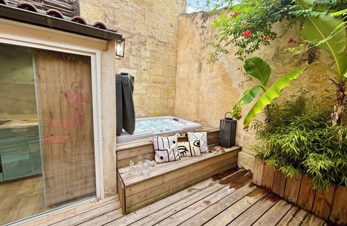 Nansouty-Saint-Genes House | Town house with jacuzzi and parking