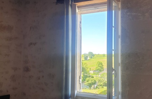 Pellegrue House | Town house with vineyard view sleeps 4