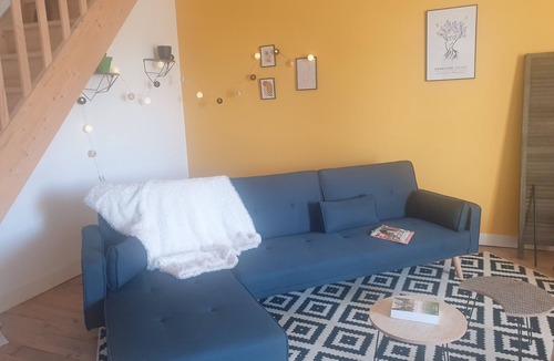 Pellegrue House | Town house with vineyard view sleeps 4