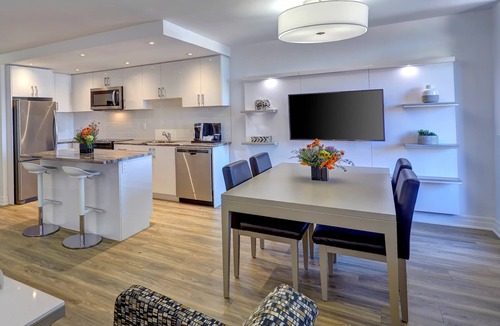 Church and Wellesley Hotel | Town Inn Suites Hotel