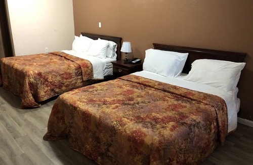 Oshkosh Hotel | Town Motel