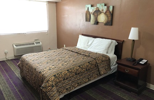 Oshkosh Hotel | Town Motel