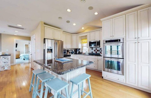 Fenwick Island House | Town of Fenwick island home on the water with dock & central A/C - dogs OK