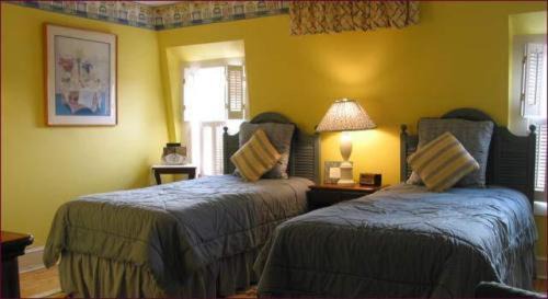 Cliff Walk Bed & Breakfast | Town & Tide Inn