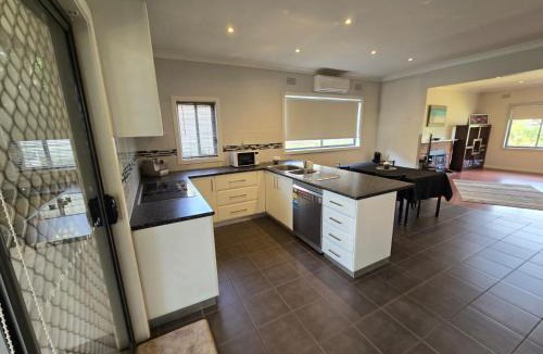 Echuca House | Town, Train, Pubs & River all close by