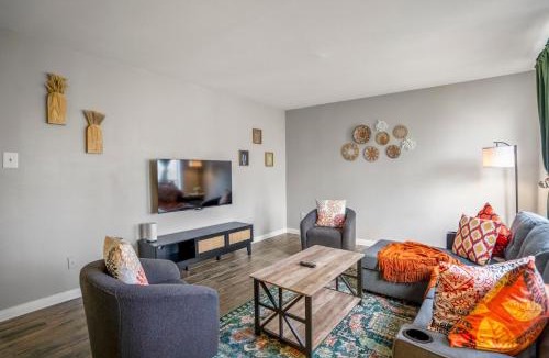 Houston Apartment | Towne Plaza Apartments 295 - 7 km from FIFA Fest
