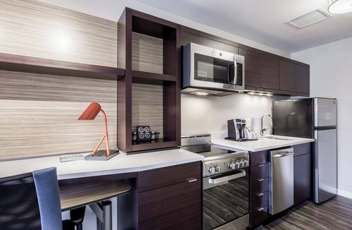 Cleveland Hotel | TownePlace Suites by Marriott Cleveland