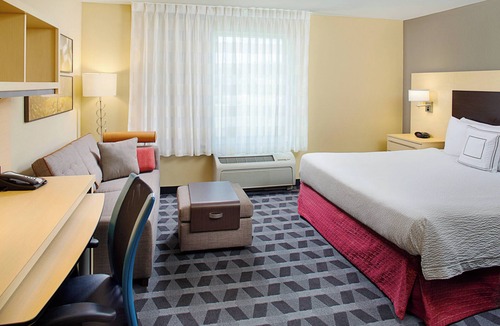 Johnson Hotel | TownePlace Suites by Marriott Fayetteville North