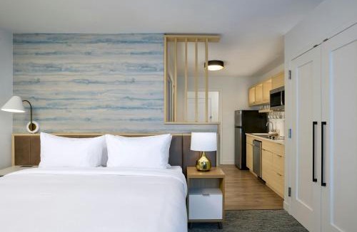 Dorval Hotel | TownePlace Suites by Marriott Montreal Airport