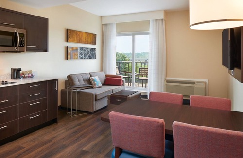 Oakville Hotel | TownePlace Suites by Marriott Toronto Oakville