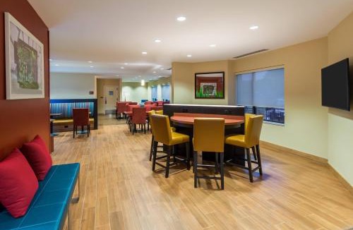 Latham Hotel | TownePlace Suites by Marriott Latham Albany Airport