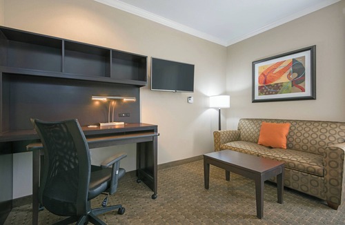 Seguin Hotel | TownePlace Suites by Marriott Seguin
