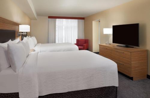 Oshawa Hotel | TownePlace Suites by Marriott Oshawa