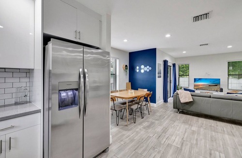 Progresso Village House | Townhome-10 mins to FTL Beach & Downtown