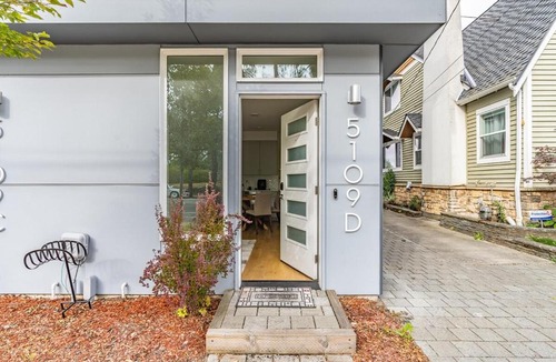 Phinney Ridge House | Townhome Amazing Rooftop Views