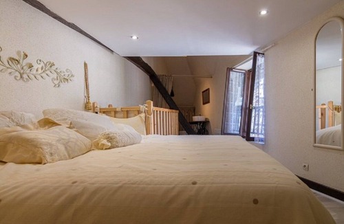 Segur-le-Chateau House | Townhome