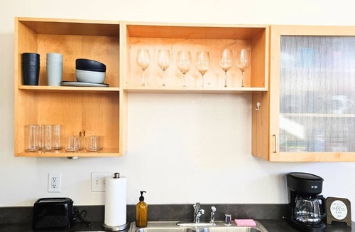 Central - Terry House | Townhome Hospital District King Bed + Garage