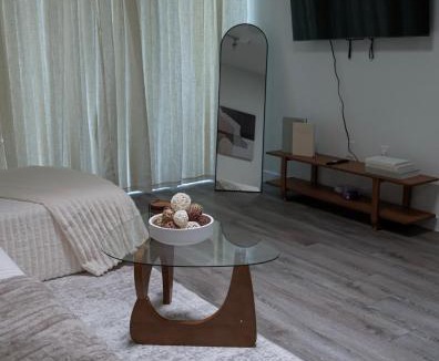 Hunter's Point Apartment | Townhome in North Austin