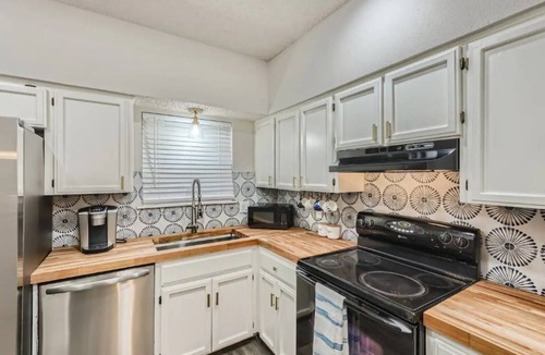 North San Antonio - SAT House | Townhome Medical Ctr/Six Flags/La Cantera/Rim