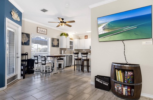Corpus Christi House | Townhome on the water, green light fishing, pool, arcade machines, sleeps 8