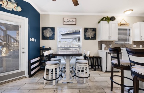 Corpus Christi House | Townhome on the water, green light fishing, pool, arcade machines, sleeps 8