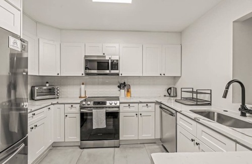 Fitler Square House | Townhome | Patio | Parking | Hosted By StayRafa
