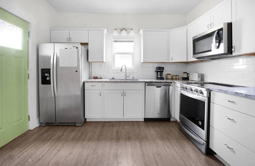 Near Northside Apartment | Townhome Sleeps 8, Pet Friendly!