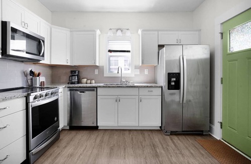 Near Northside Apartment | Townhome Sleeps 8, Pet Friendly!
